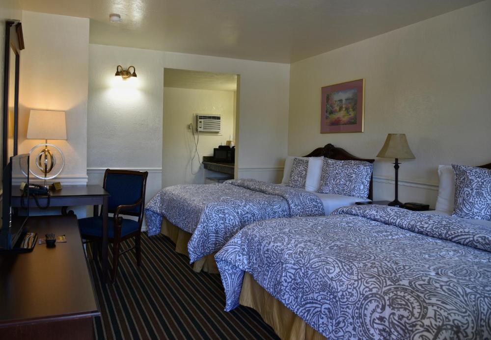 Room with 2 Queen Beds interior